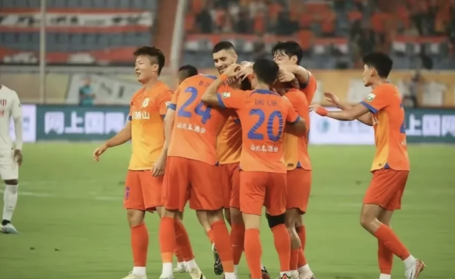 上港迎来申花强敌，固守主场争夺胜利的简单介绍