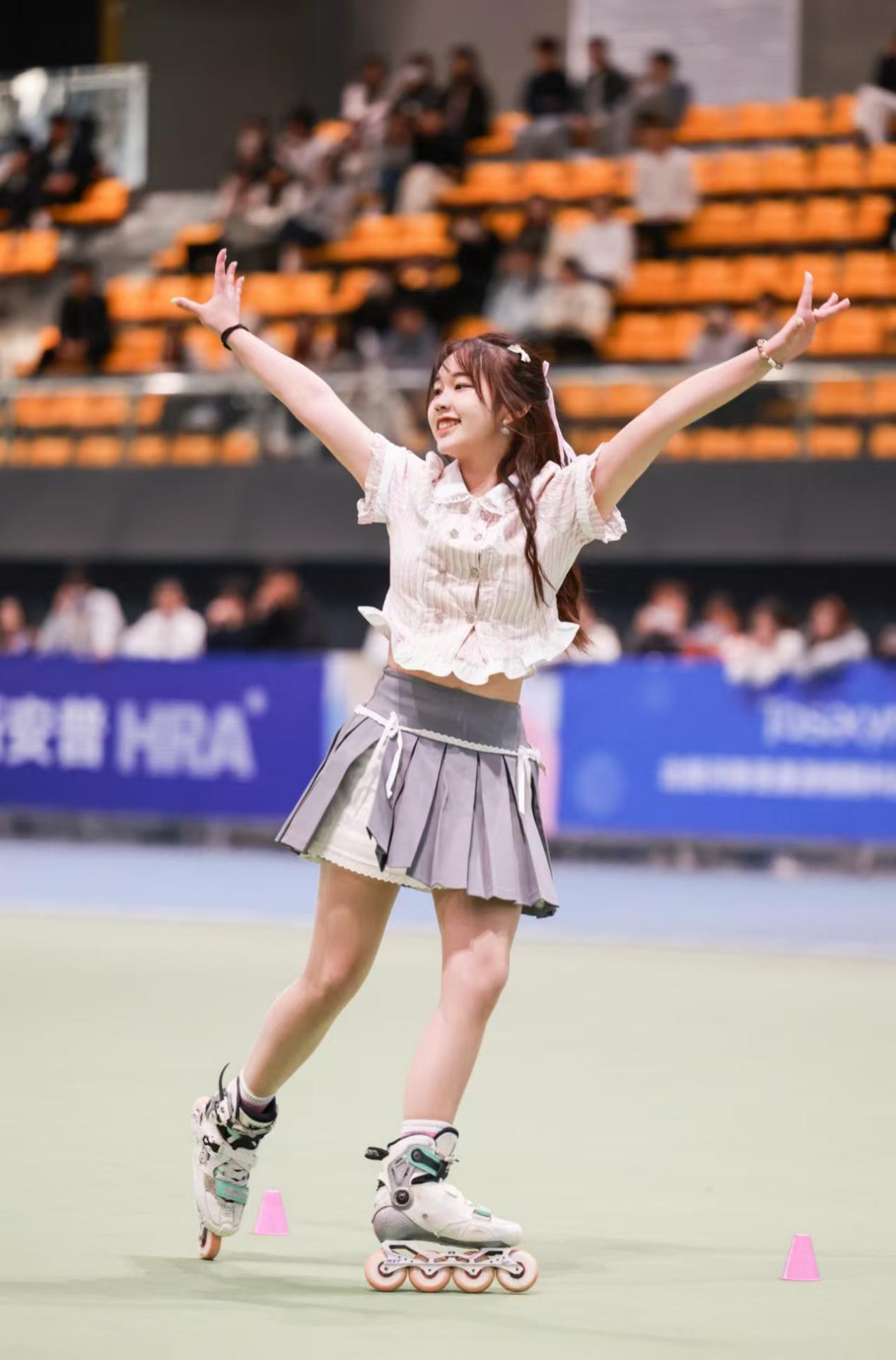 轮滑特技赛女子半决赛技艺精湛